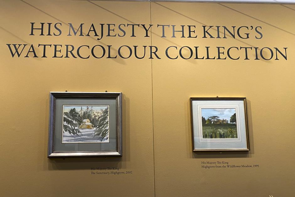 LONDRES (REINO UNIDO), 27/11/2024.- Una pequeña colección de acuarelas originales pintadas por el rey británico Carlos III, acompañadas de una edición limitada de litografías firmadas que muestran su pasión por la pintura y la naturaleza, se exponen desde este miércoles en la Garrison Chapel de Londres. EFE/ Patricia Rodríguez