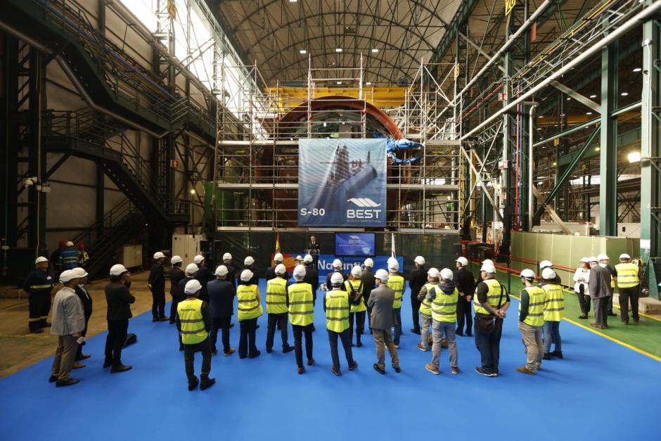 Navantia completa el embarque de los equipos del AIP en el submarino S-83 en el Astillero de Ferrol