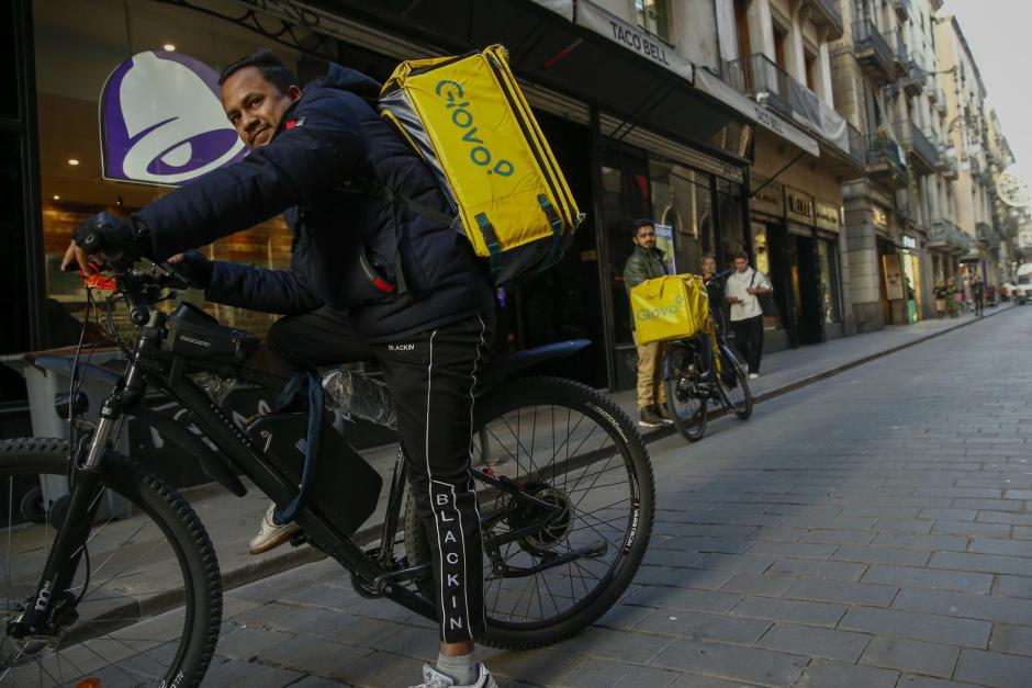 Un repartidor de Glovo en Barcelona