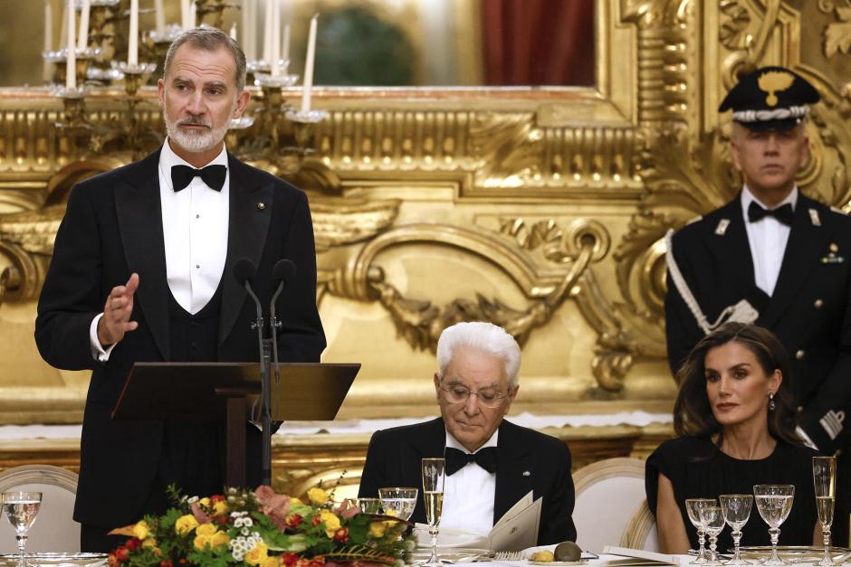 Don Felipe dirige unas palabras durante la cena de gala ofrecida por Mattarella