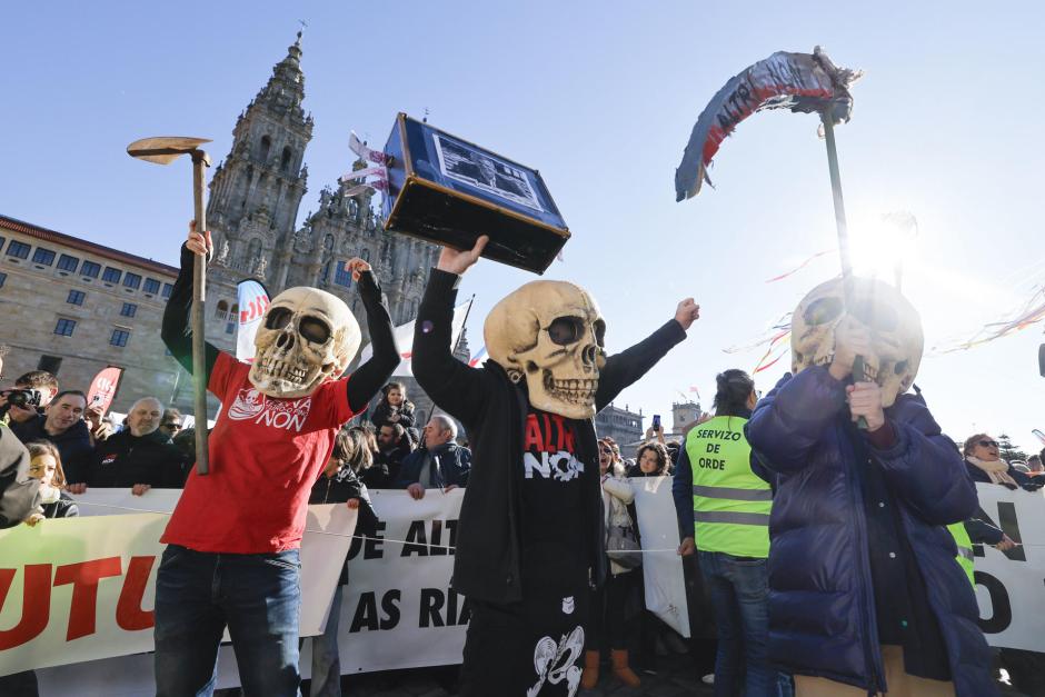 Manifestantes contra la planta de celulosa de Altri