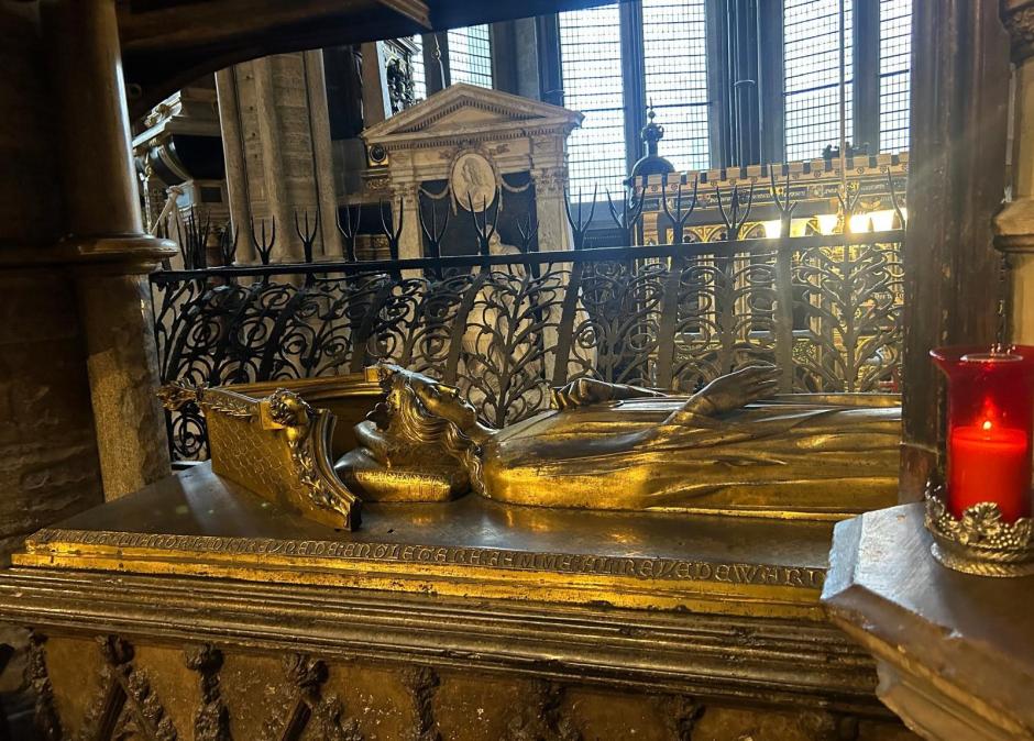 Tumba de Leonor de Castilla en la Abadía de Westminster