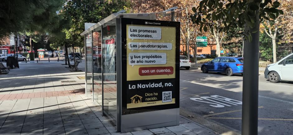 Una de las marquesinas de autobús de la campaña