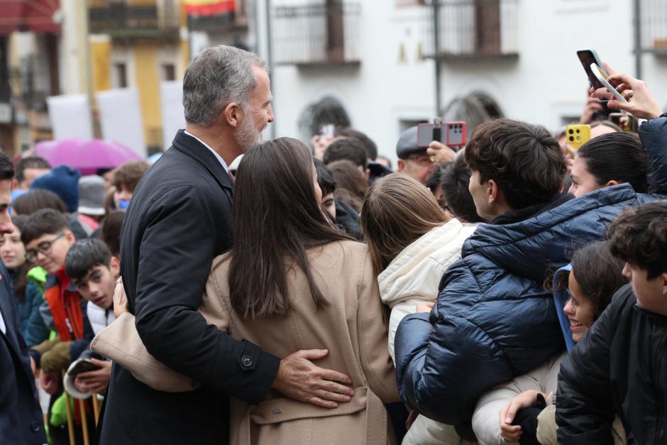 Don Felipe y Doña Letizia, se cogen por la cintura como en la foto de hace 20 años