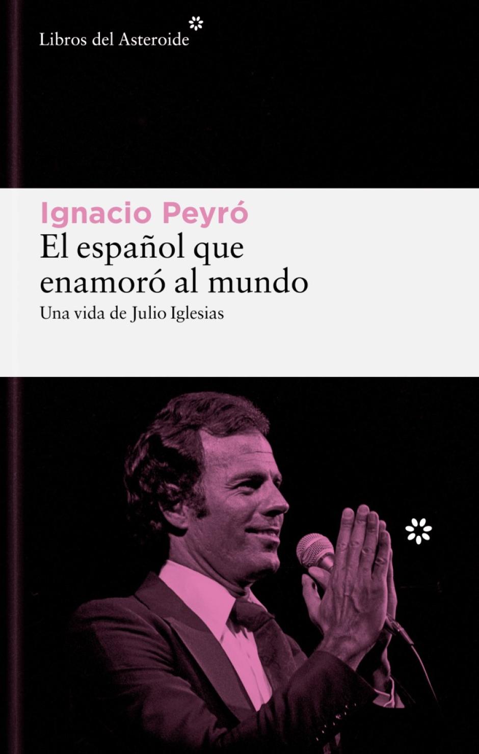 Con Ya sentarás cabeza y Comimos y bebimos, Ignacio Peyró se mostró como uno de los articulistas españoles más seguidos. Libros del Asteroide nos trae en marzo de 2025 su último ensayo, El español que enamoró al mundo, donde ofrece un retrato de Julio Iglesias y analiza su imagen de seducción, éxito, riqueza y fama que proyecto a la sociedad española y al mundo. Sus contradicciones, sus méritos artísticos, sus alineamientos políticos, sus orígenes familiares, sus manejos económicos o su condición serial de ‘latín lover’ son elementos que Peyró no deja escapar en su libro sobre el cantante.