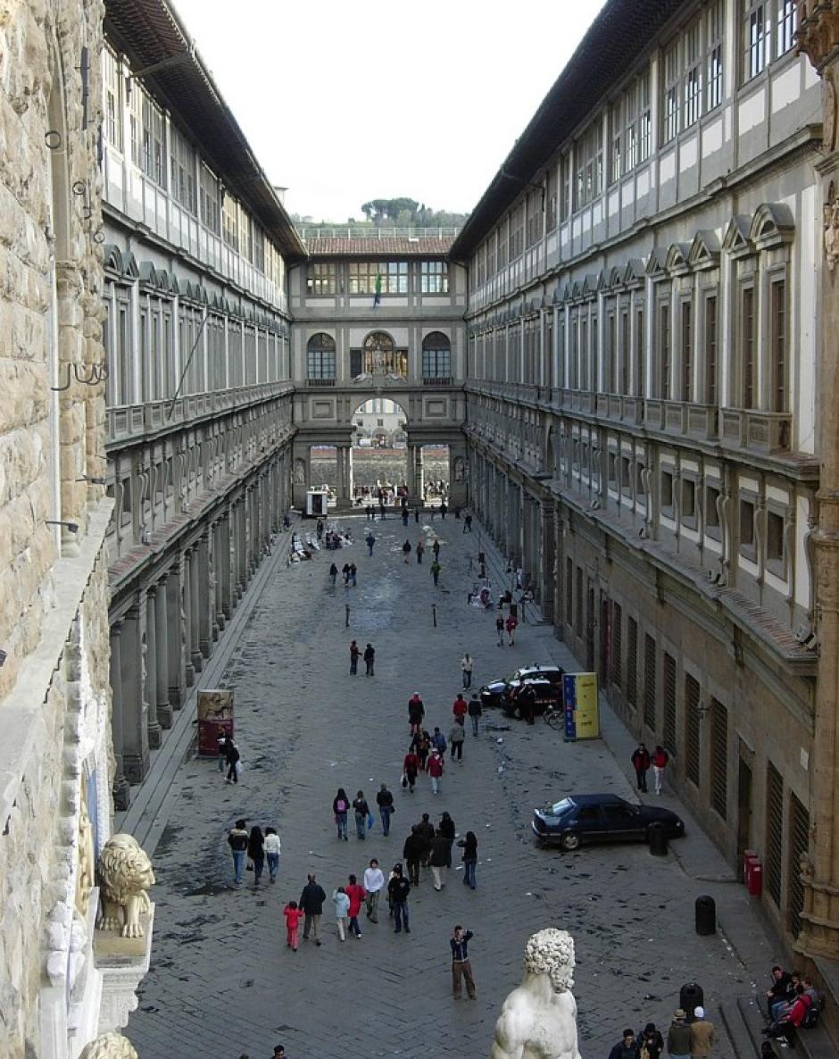 Pasaje en el último piso de la Galería Uffizi