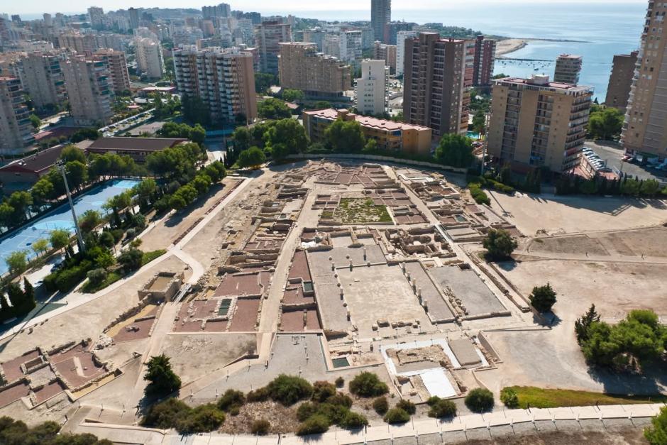 Ruinas de Lucentum en su entorno actual