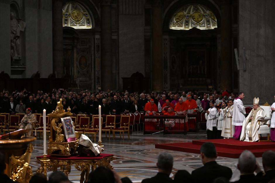 El Papa Francisco ha presidido la Misa de Nochebuena en el Vaticano