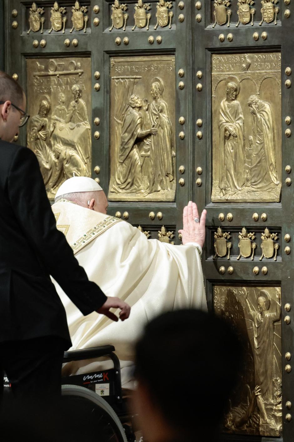 El Papa abre la Puerta Santa