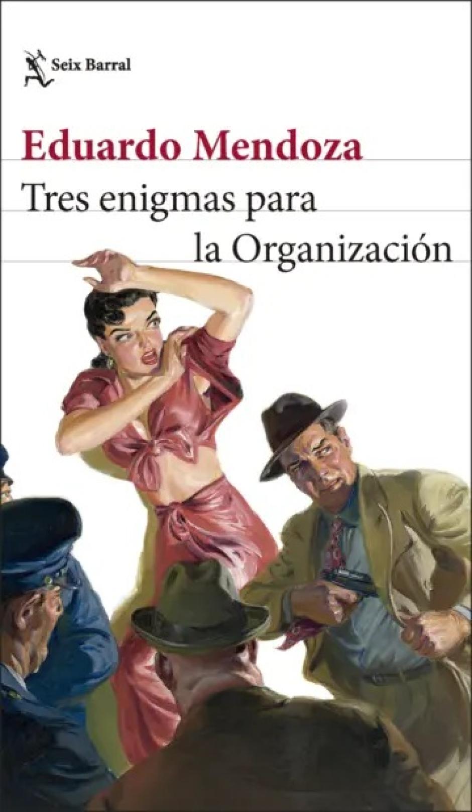 Una nueva novela de Eduardo Mendoza es siempre un acontecimiento. El autor de La verdad sobre el Caso Savolta publicó en 2024 Tres enigmas para la Organización.
Se trata de una novela de detectives llena del humor que ha hecho célebre la literatura de Mendoza, con una trama trepidante muy bien armada, con un dominio del lenguaje magistral y unos personajes que sin duda permanecerán en la memoria.
Barcelona en 2022 vuelve a ser el escenario donde una organización secreta dependiente del gobierno debe hacer frente a tres enigmas en apariencia desconectados entre sí, pero que, sin embargo, guardan un siniestro vínculo: la aparición de un cadáver en un hotel de Las Ramblas, la desaparición de un millonario británico mientras navegaba en el Mediterráneo y las irregularidades financieras de la empresa Conservas Fernández.