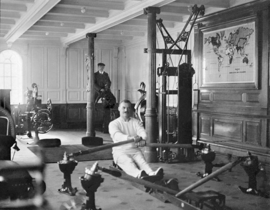 El gimnasio del Titanic, capturado por Francis Browne