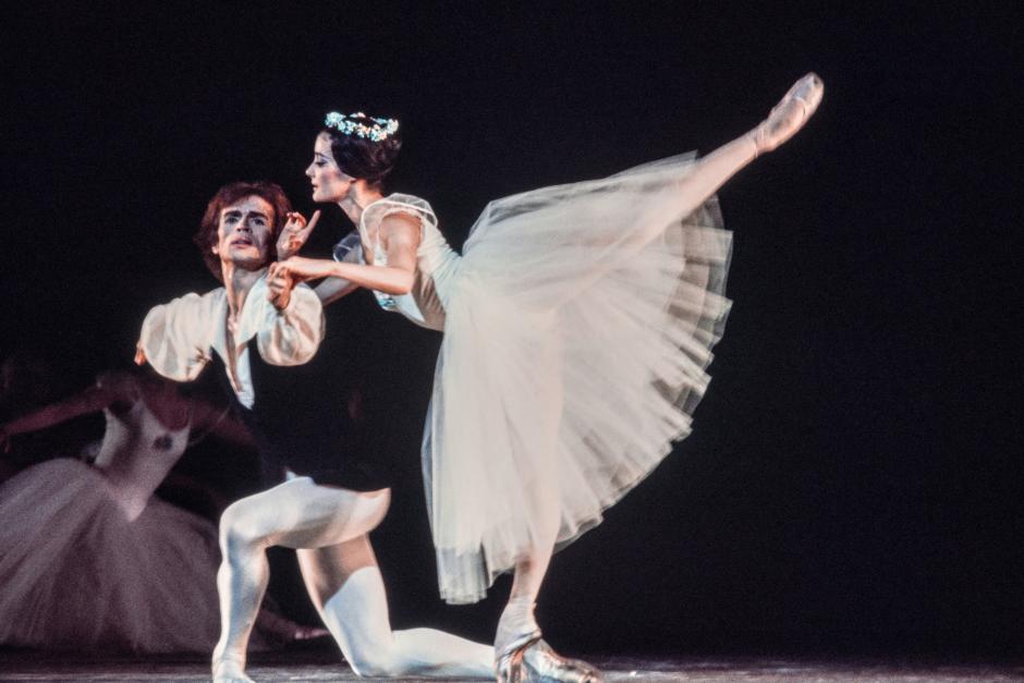 El bailarín ruso Rudolf Nureyev en Las sílfides