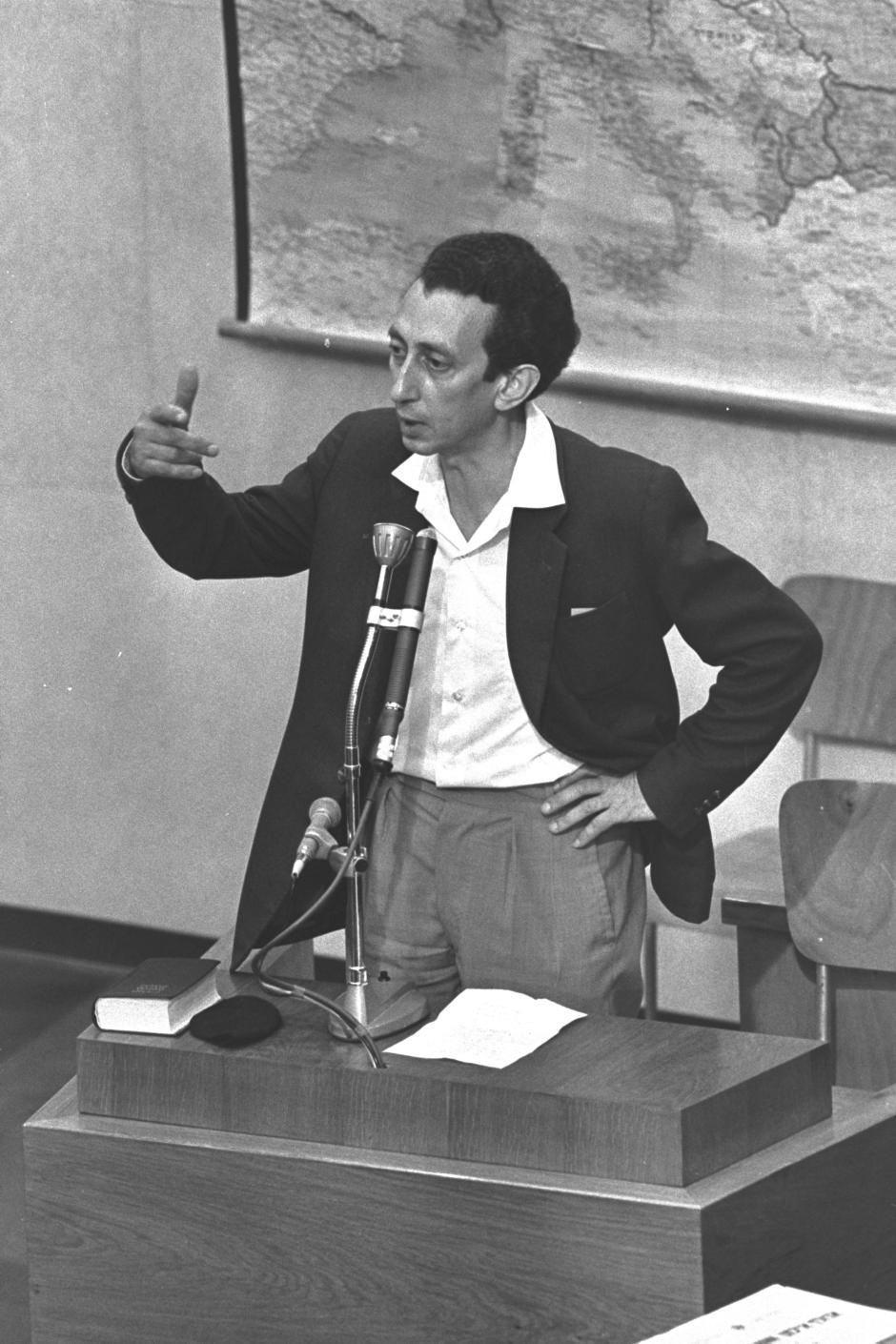 Abba Kovner testificando en el juicio de Eichmann, Jerusalén 1961