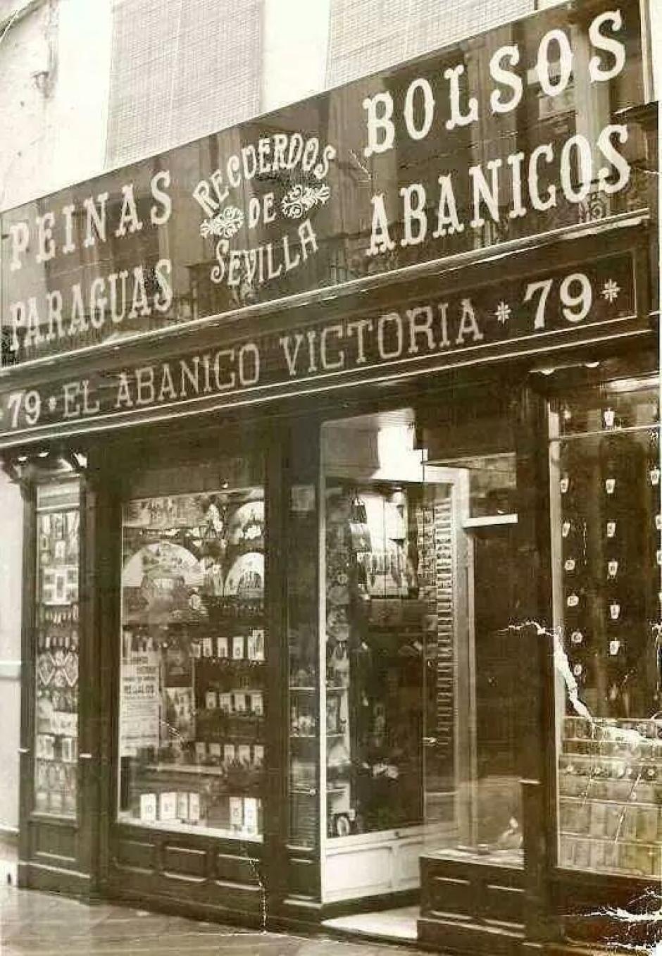 Fotografía de la época de la tienda de Abanicos Victoria