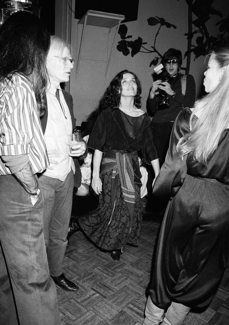 Margaret Trudeau en Studio 54 en 1978 junto a Andy Warhol