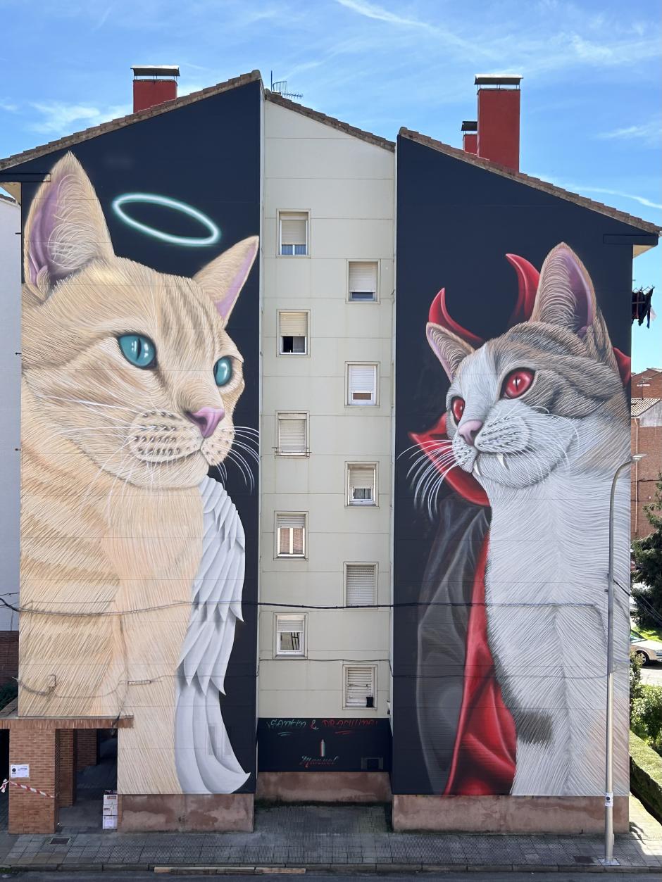 En la lista de votaciones, el mural de Manuel García Juan, Santín y Draculina, en la localidad palentina de Guardo, se sitúa en segunda posición y tiene serias opciones de alzarse con el premio a mejor mural de 2024.