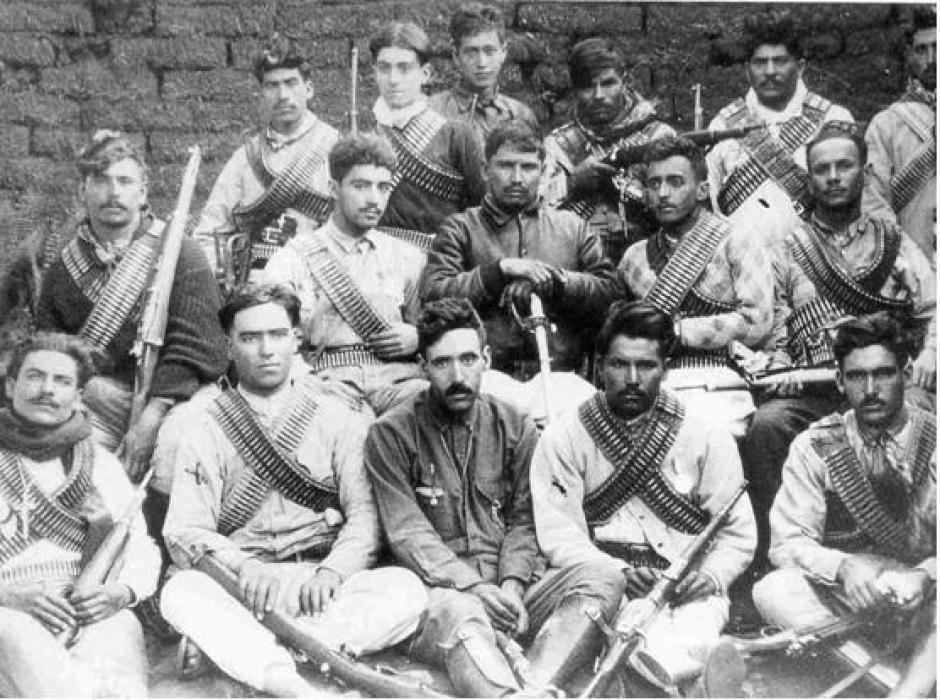 Cristeros de San José de Gracia (Michoacán): al centro, con sable, Anatolio Partida, a la derecha, Honorato González