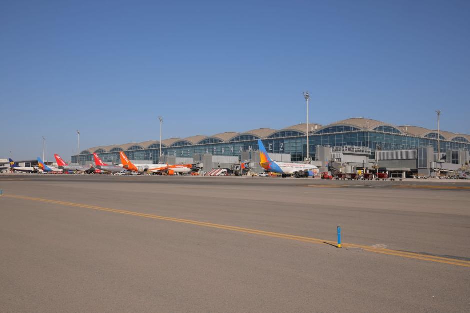Exterior del aeropuerto de Alicante-Elche