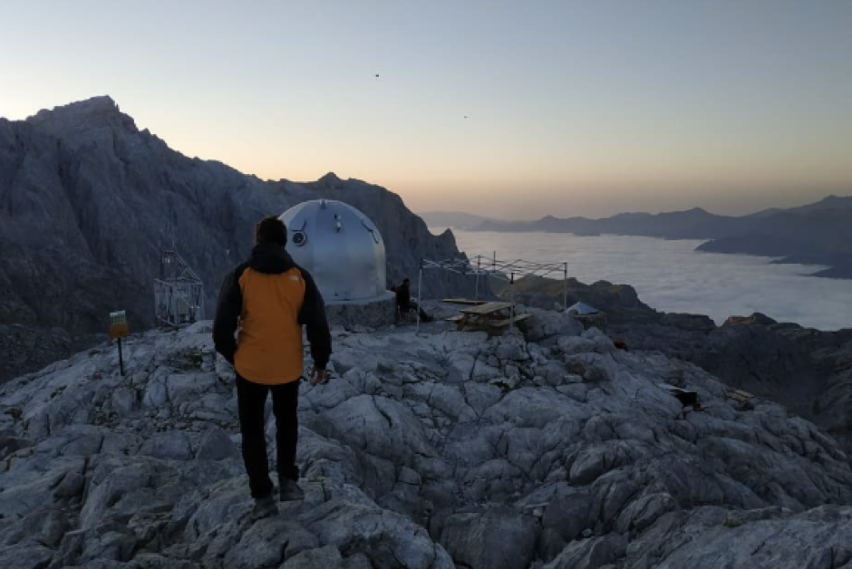 Jaime, alpinista amateur, en el Refugio de Cabaña Verónica en Picos de Europa