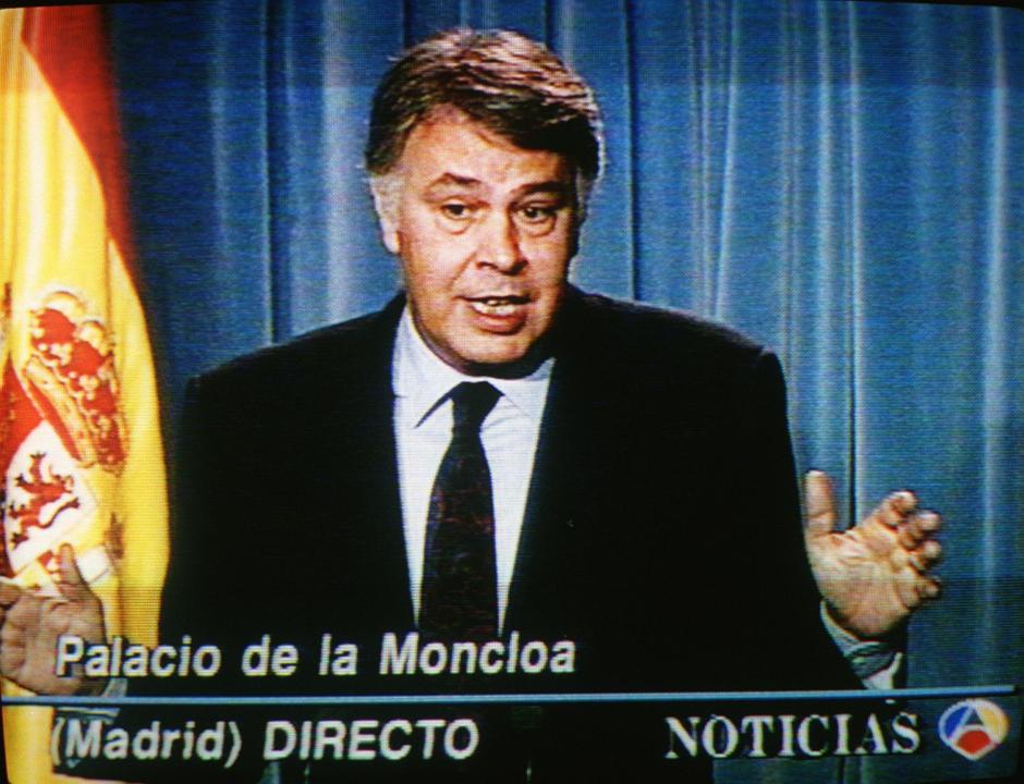 Felipe González durante una intervención televisiva en la que desmintió cualquier implicación en el escándalo GAL (año 1995)