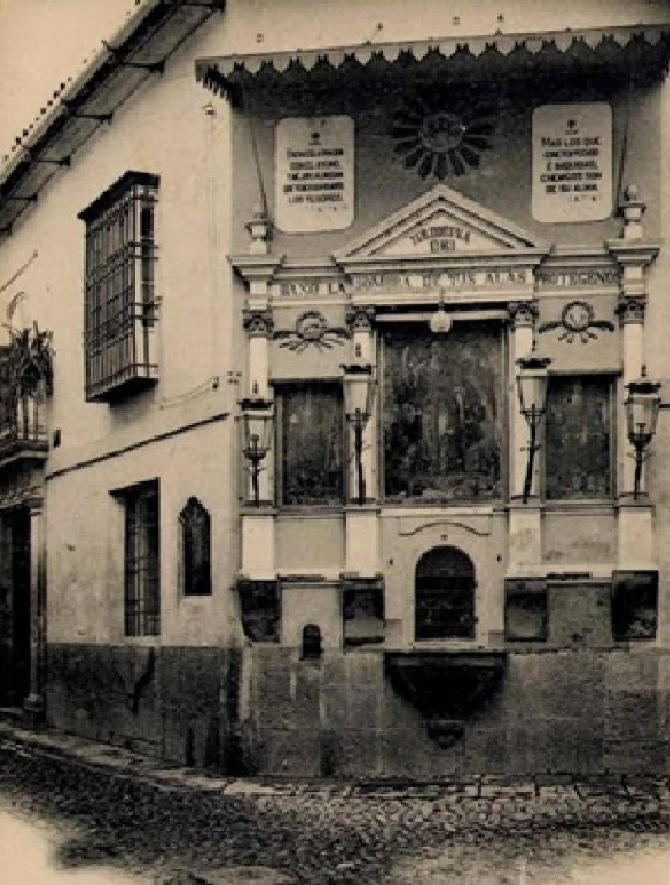 Estado en que quedó el altar después de ser cobardemente quemado en 1931