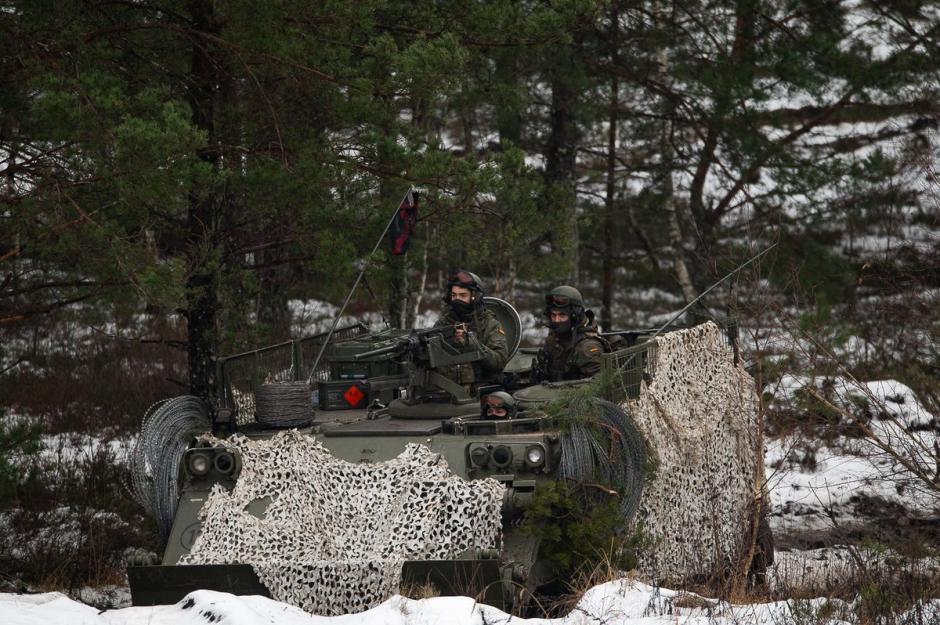 Maniobra de militares del Subgrupo Táctico Mecanizado en Letonia