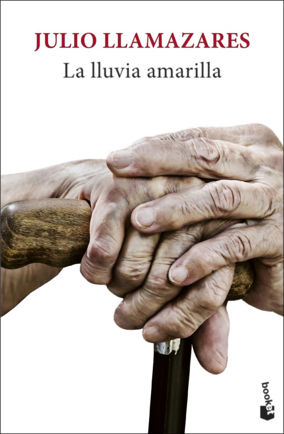 La lluvia amarilla es uno de los clásicos modernos de la literatura española con la particularidad de que, publicada en 1988, se adelantó varias décadas al problema de la España vaciada cuando la despoblación del mundo rural ya se empezaba a vislumbrar como un problema de un futuro no muy lejano. Julio Llamazares traza una novela fantástica protagonizada por Andrés, el último habitante de un pueblo abandonado del Pirineo aragonés, Ainielle. Sus vecinos o han muerto o se han trasladado en la ciudad. Sólo queda él, decidido a no abandonar su casa ni la memoria de su esposa Sabina, que se suicidó. La novela de Julio Llamazares es una poética reflexión de la soledad, del desesperado grito de supervivencia de un mundo rural que agoniza, con un interesante ejercicio narrativo en el que el lector no termina de identificar dónde terina lo real y donde empieza lo sobrenatural.