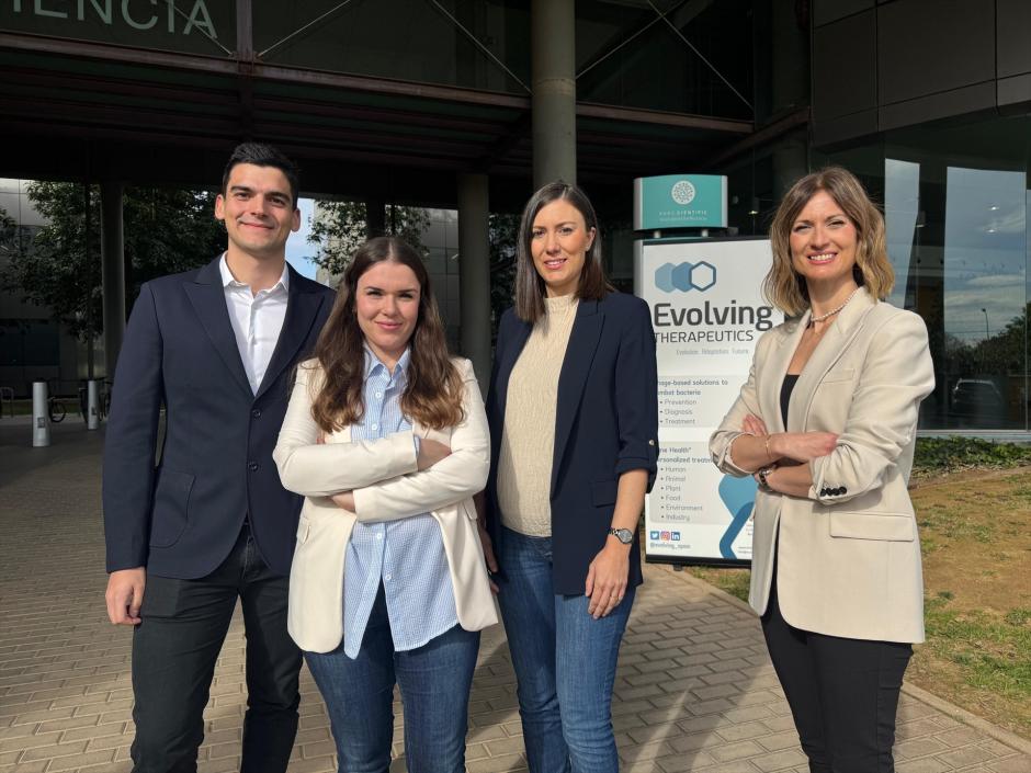 Responsables de Evolving Therapeutics, startup que combate con fagos las bacterias multirresistentes