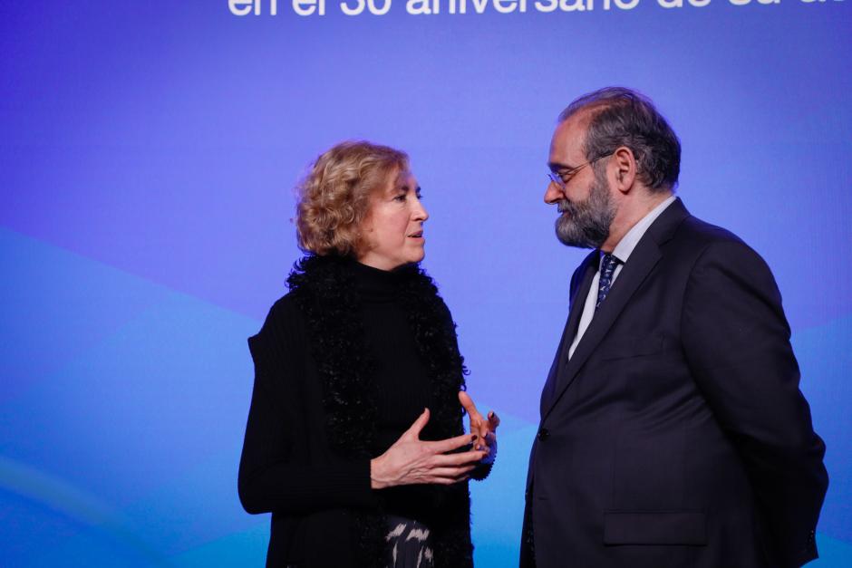 El presidente de la Fundación San Pablo CEU con la viuda de Gregorio Ordóñez, Ana Iribar