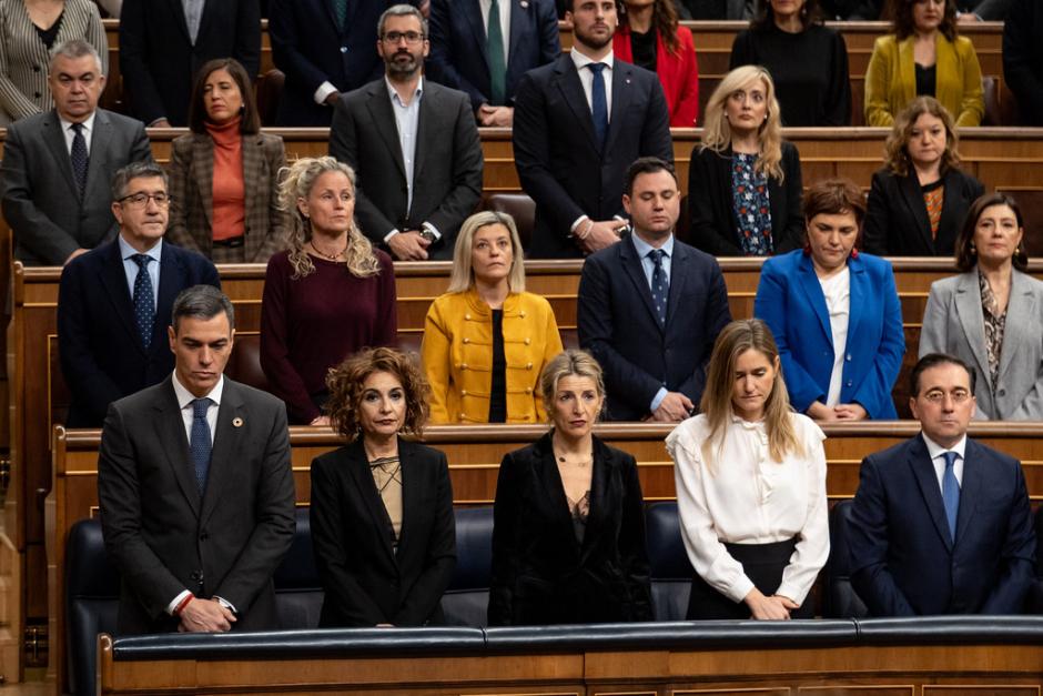 Los socialistas, guardando un minuto de silencio, en una imagen de archivo