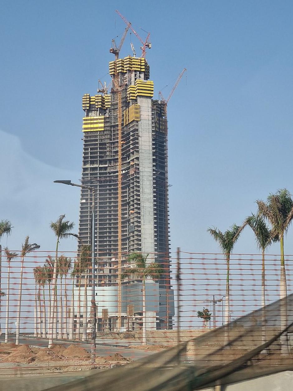 La Jeddah Economic Company Tower durante su construcción