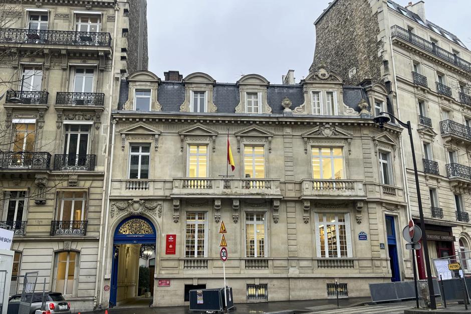 Palacete de la avenida Marceau de París que alberga el Instituto Cervantes y que el gobierno ha regalado al PNV