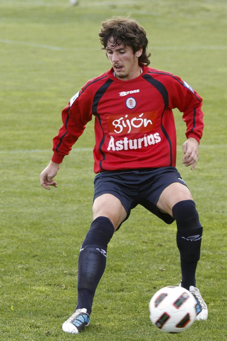 Javi Poves, en agosto de 2011, en un entrenamiento con el Sporting de Gijón