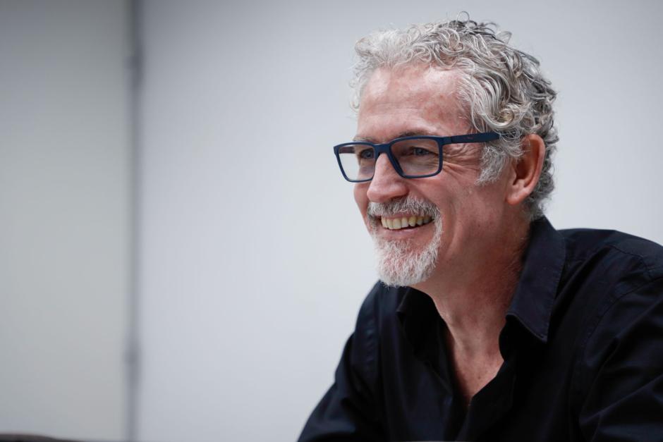 El autor en un momento de la entrevista