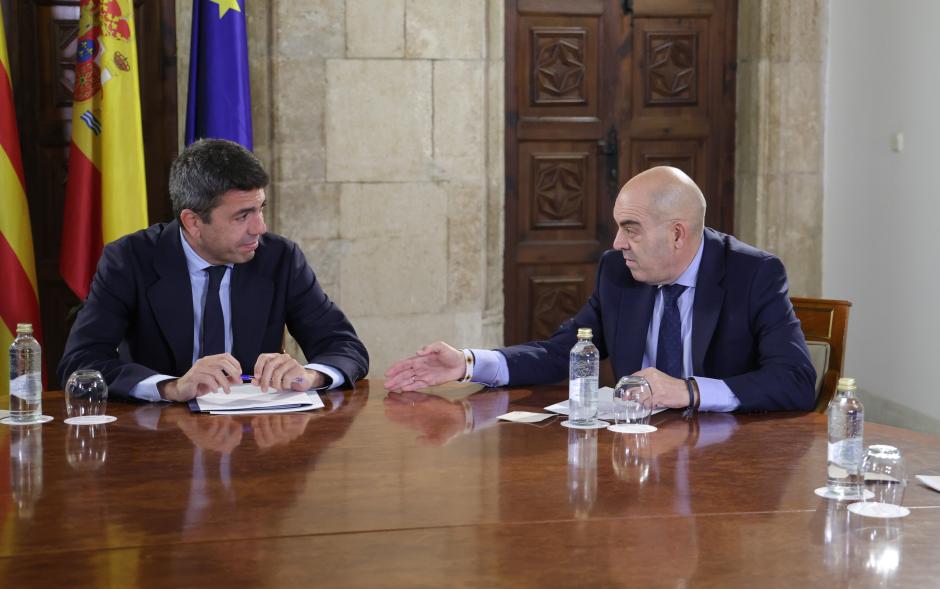 El presidente de la Generalitat, Carlos Mazón, y el presidente de la Asociación de Trabajadores Autónomos (ATA), Lorenzo Amor.