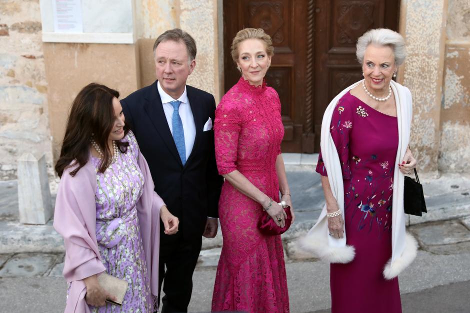La princesa Benedikte de Dinamarca (R) con sus hijos la princesa Alexandra (2-R) y el príncipe Gustav (2-L) y su esposa la princesa Carina (L)