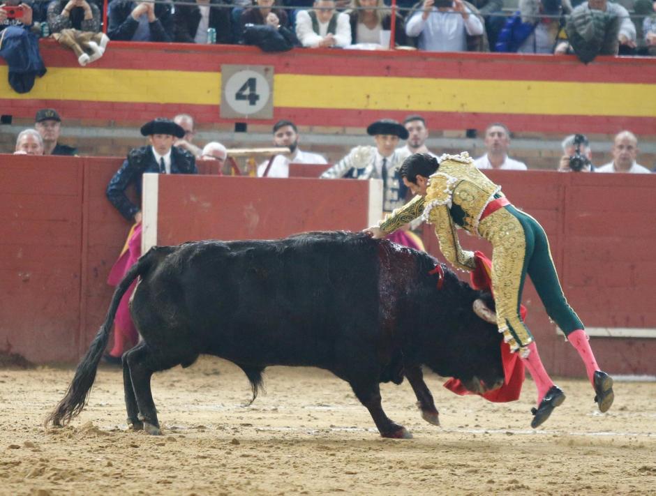 De Justo, con la espada ante ese mismo astado