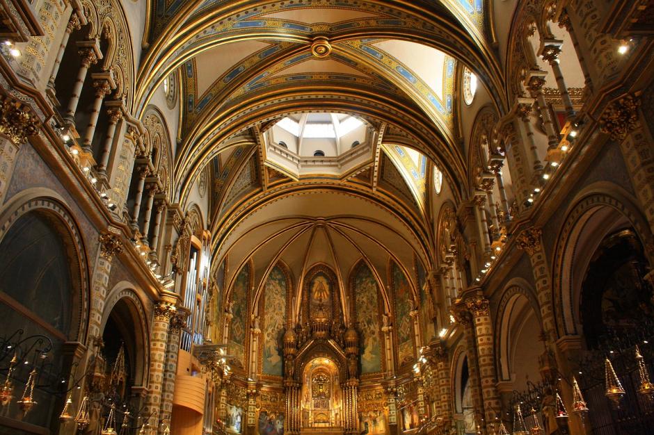 Interior de la basílica del monasterio de Montserrat