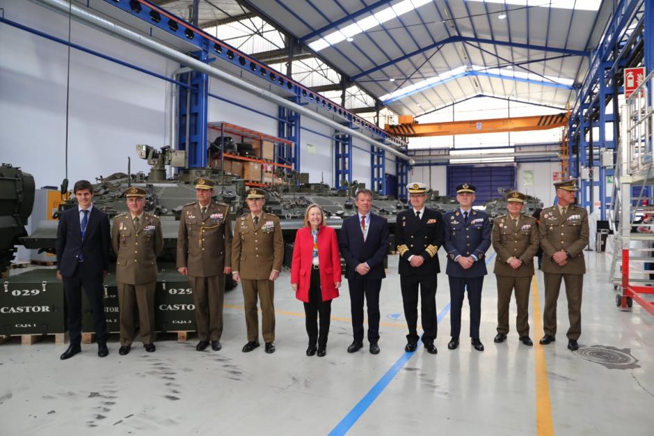 La secretaria de Estado de Defensa Amparo Valcarce, durante la entrega de las últimas unidades de la variante de zapadores “Castor” en un acto en la fábrica de Alcalá de Guadaíra de GDELS-Santa Bárbara Sistemas.