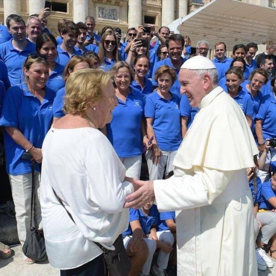 El regalo del 90 cumpleaños de Sagrario Fernández fue viajar para conocer al Papa