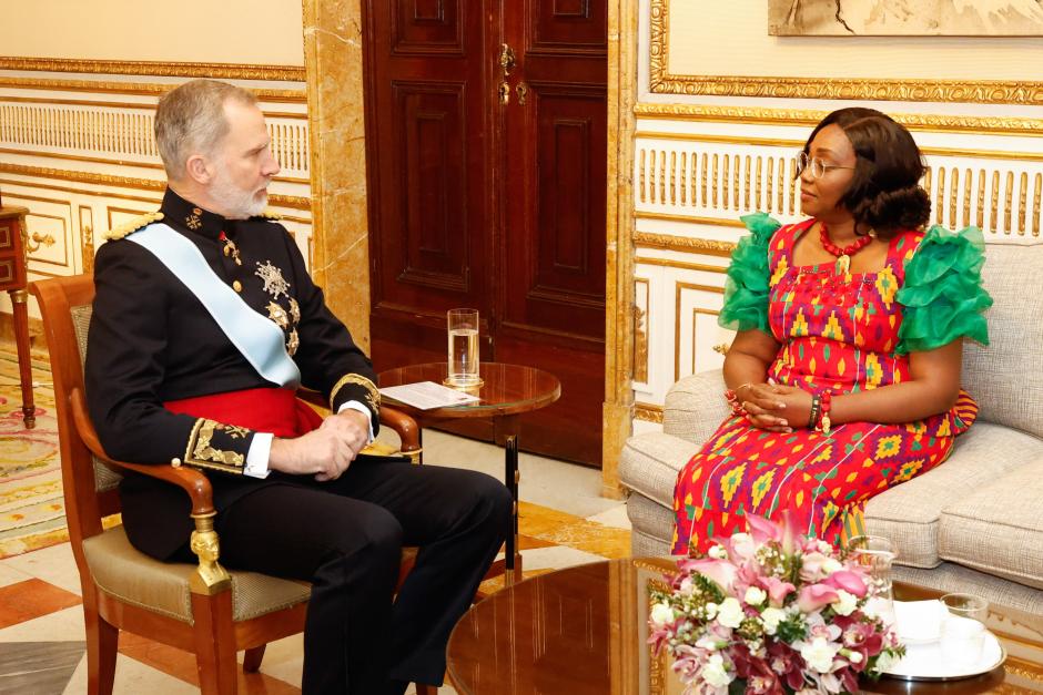 La embajadora de Ghana, en la reunión con Don Felipe