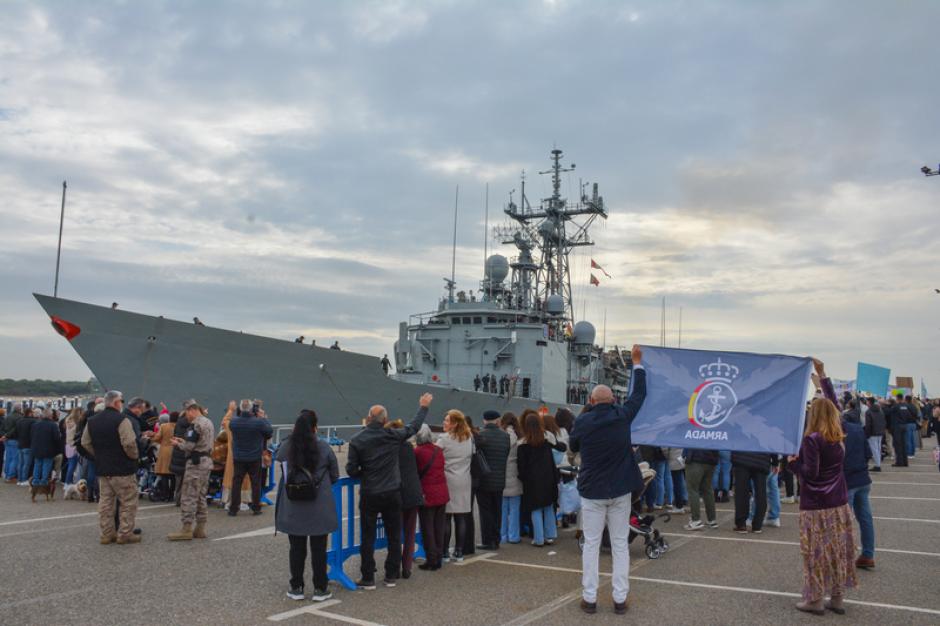 Recibimiento a la fragata Santa María en su llegada a la Base Naval de Rota