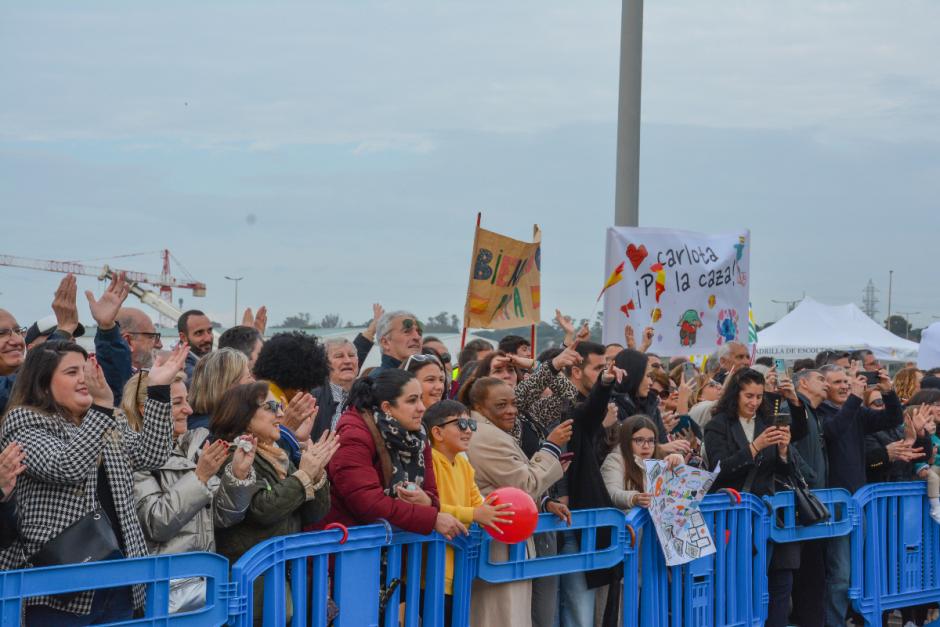 Familiares de la dotación de la fragata Santa María en la base de Rota
