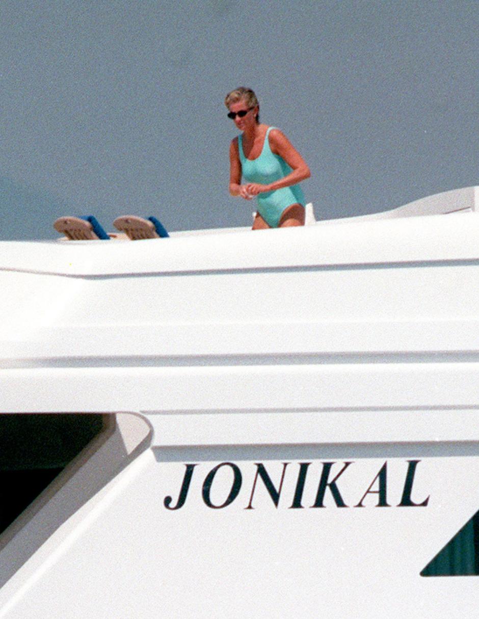 Princess Diana of Wales (Lady Di) on holidays in Saint Tropez
pictured: Jonikal boat
© ABACA / 46905-27 / © KORPA
22/08/97 SAINT TROPEZ