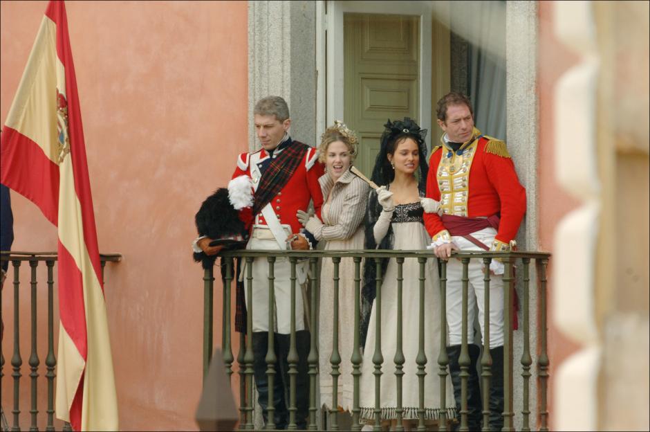 Genoveva Casanova, caracterizada de época, junto a Natalie Portman