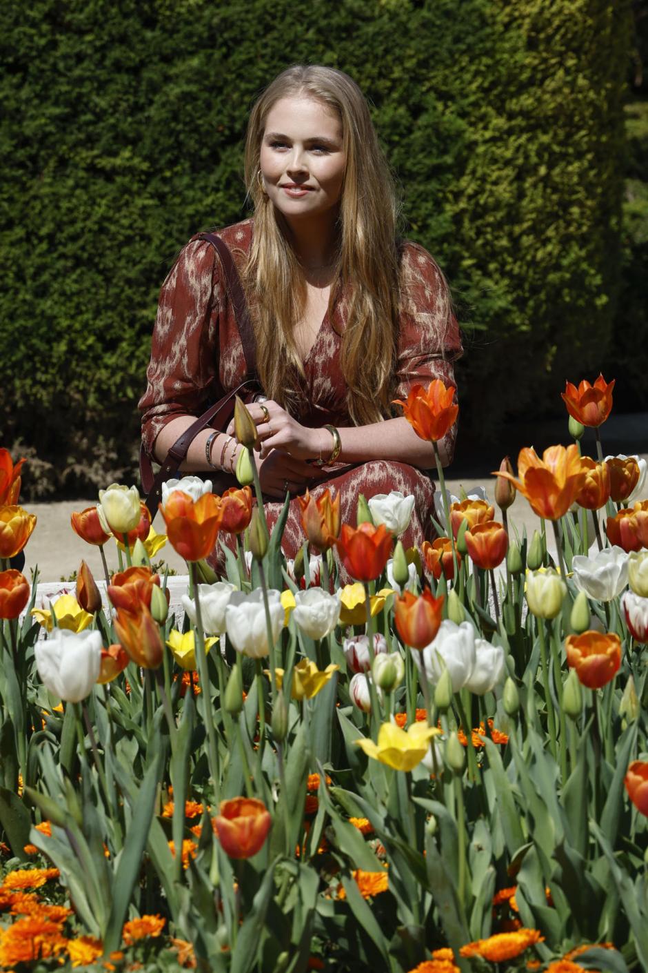 MADRID, 07/04/2025.- La princesa de Orange, heredera al trono de los Países Bajos, ha inaugurado este lunes el nuevo jardín de tulipanes, situado en la Plaza de Oriente de Madrid, que ha donado a la ciudad como gesto de agradecimiento por la hospitalidad recibida durante su estancia en la capital española en un periodo excepcional. EFE/Chema Moya