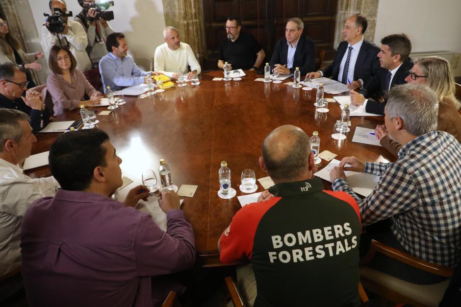Acuerdo Carlos Mazón con los Bomberos para la disponibilidad