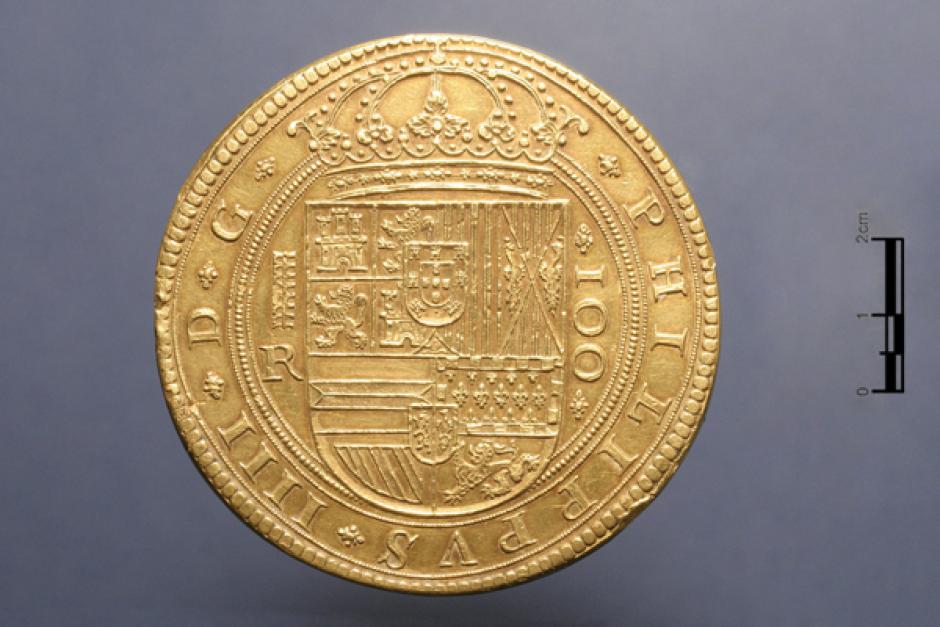 Centén segoviano de 1633. La leyenda, en latín, dice "PHILIPPVS IIII D G" (= Felipe IV por la Gracia de Dios")