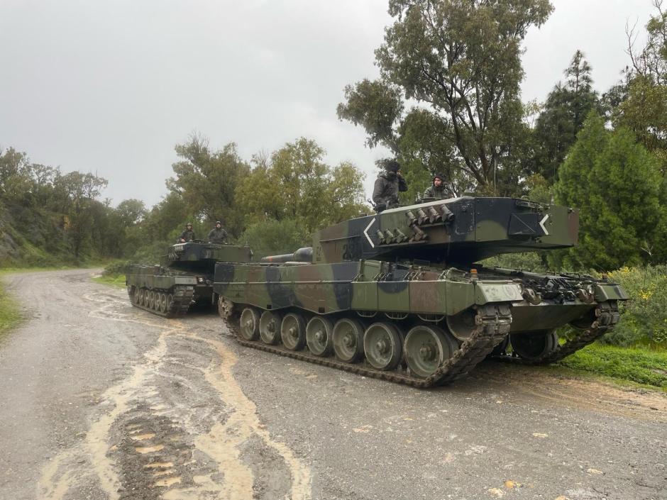 Carros de combate desplegados por el Regimiento de Caballería «Montesa» nº 3 en el campo exteerior de Ceuta