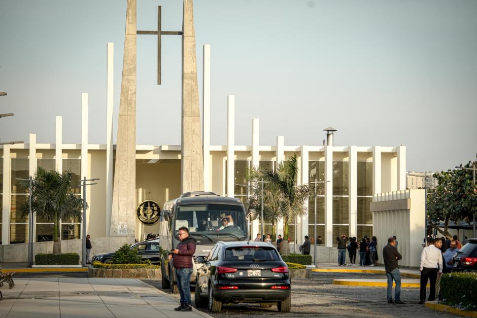 Fotografía del Centro Funerario y Crematorio del Ejército de Chorrillos donde fueron trasladados los restos del escritor peruano Mario Vargas Llosa este lunes, en Lima (Perú)